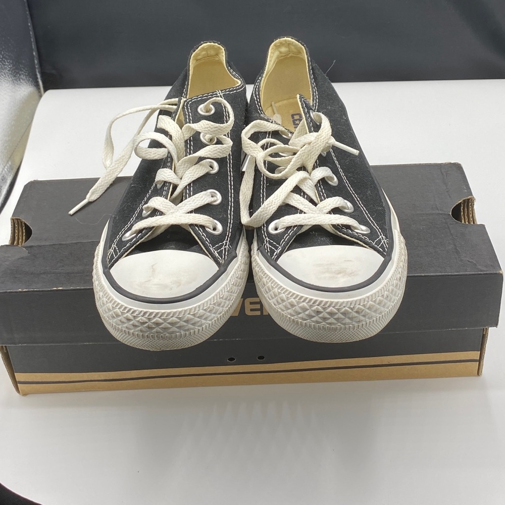 Women’s Converse All Star black size 6